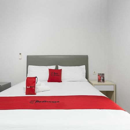 Reddoorz Plus Near Cilandak Town Square 2 Jakarta Exterior photo