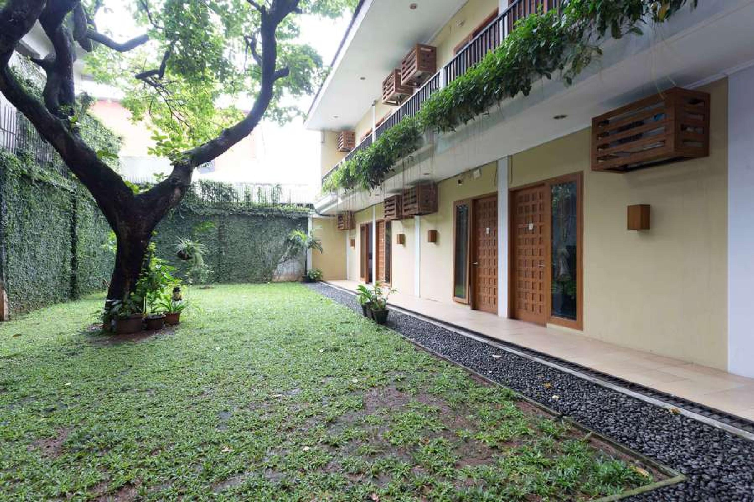 Reddoorz Plus Near Cilandak Town Square 2 Jakarta Exterior photo