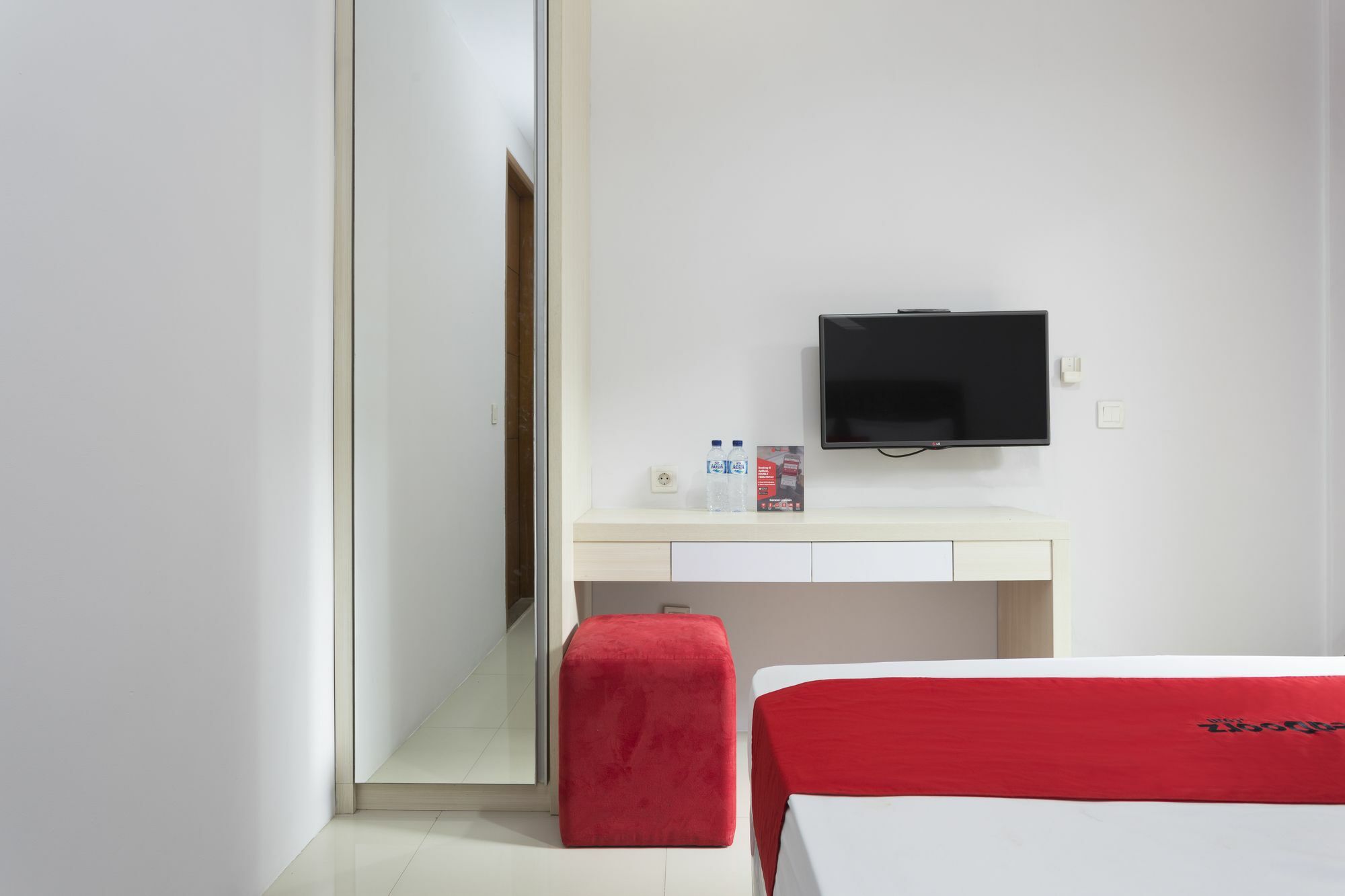 Reddoorz Plus Near Cilandak Town Square 2 Jakarta Exterior photo