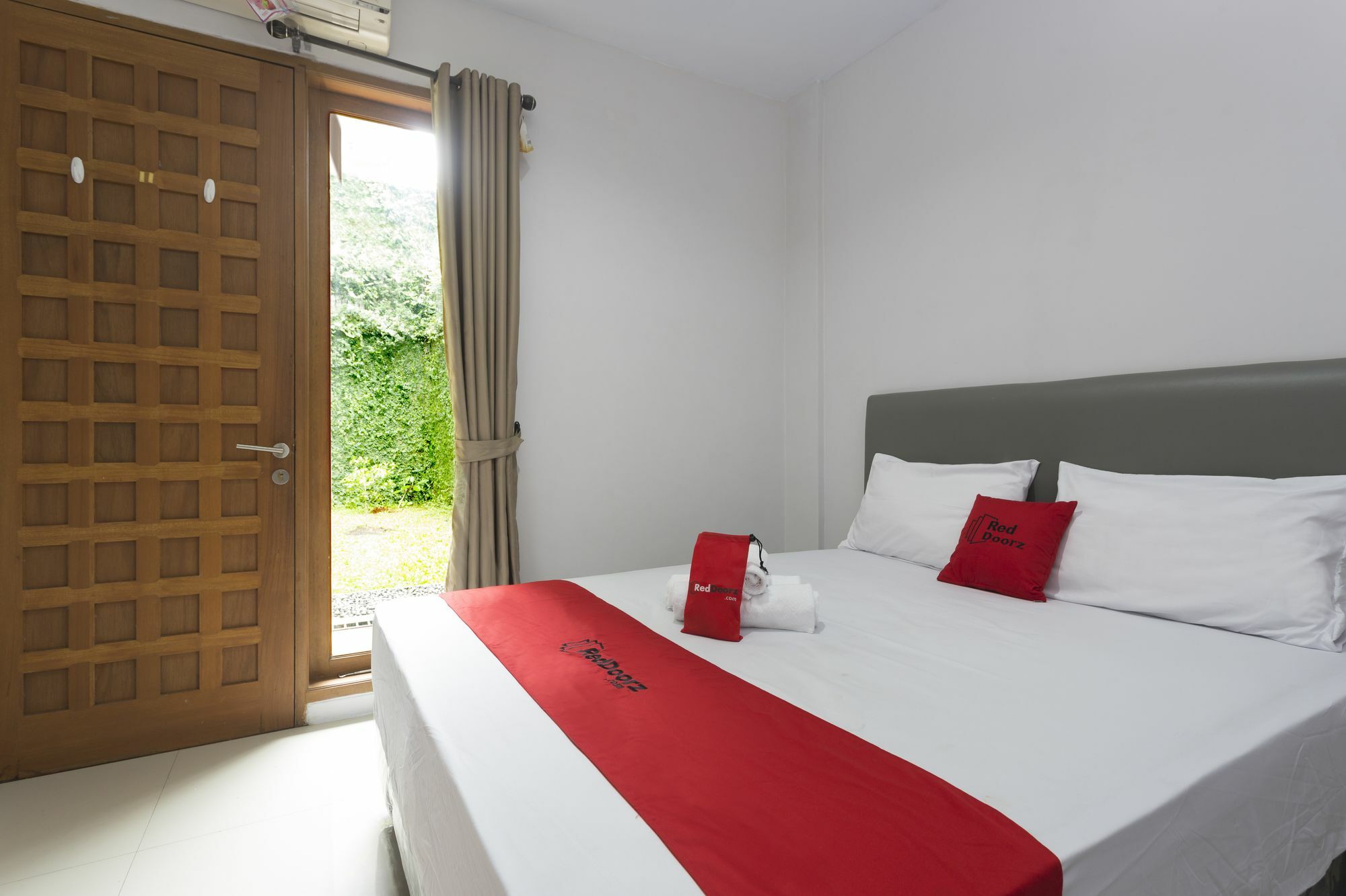 Reddoorz Plus Near Cilandak Town Square 2 Jakarta Exterior photo