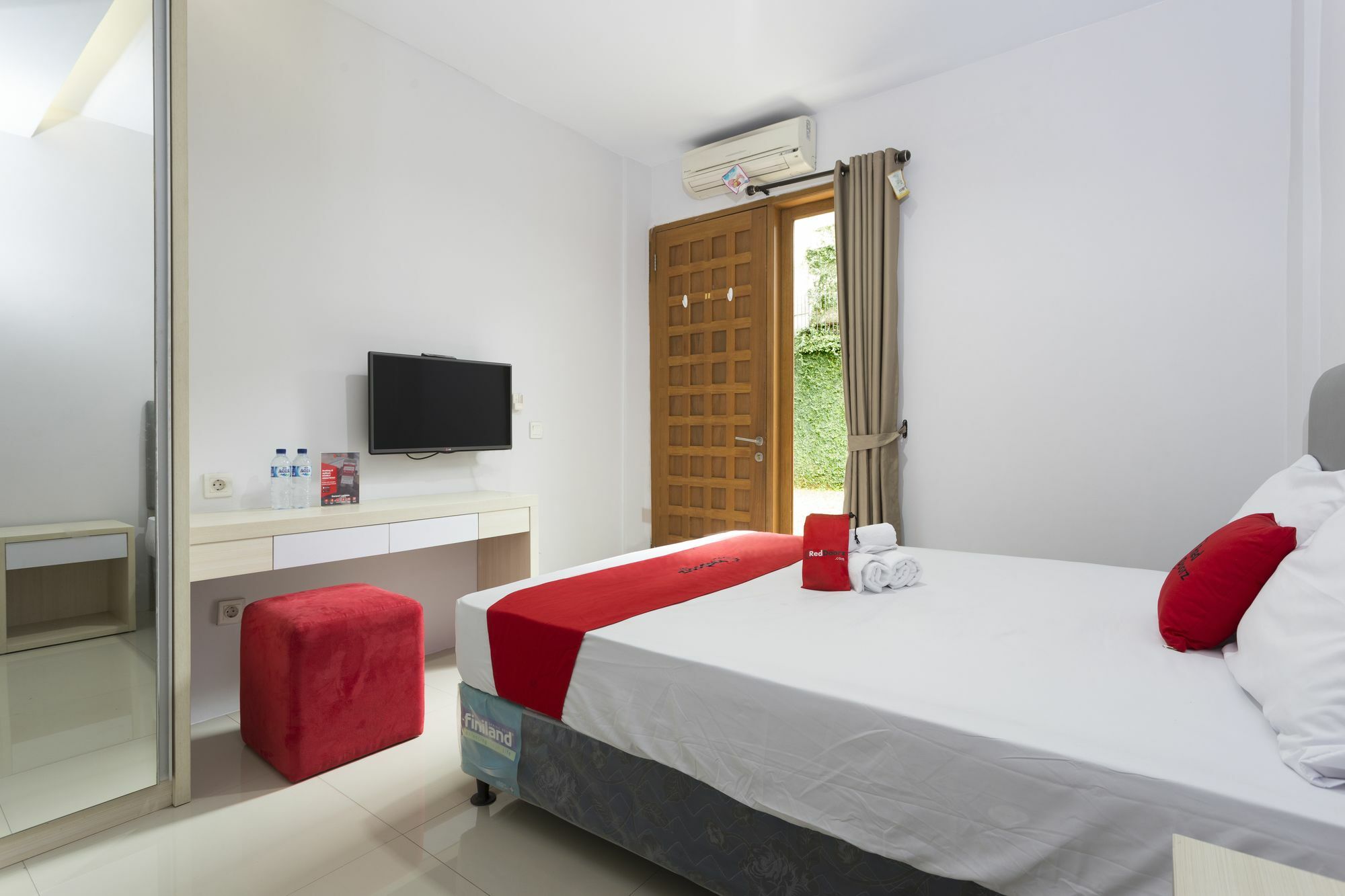 Reddoorz Plus Near Cilandak Town Square 2 Jakarta Exterior photo
